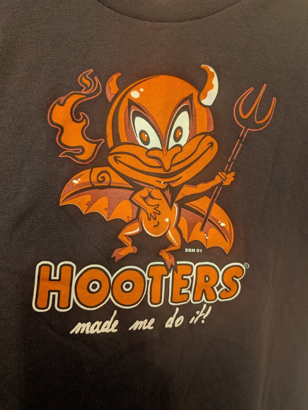 Hold For Breesy - Hooters Made Me Do It Youth Graphic Tee Size Large - Picture 2 of 4